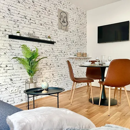 Brand New Central & Modern Apartment