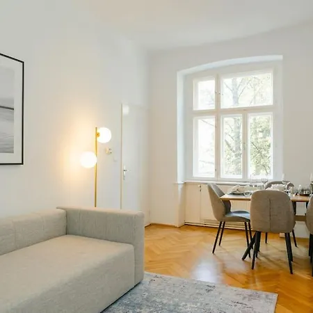Homey Apt 5 Min To Belvedere