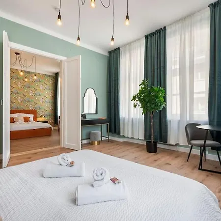 Spacious & Elegant 3 Bedroom Apartment