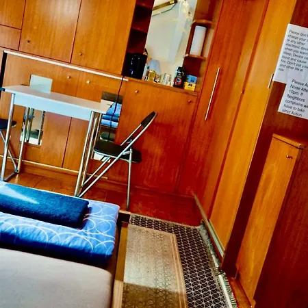 U6 Schofwrk Hostel