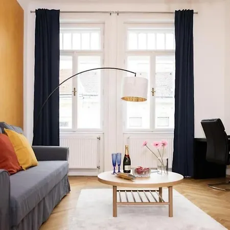 Bright Calm Apartment With Free Parking