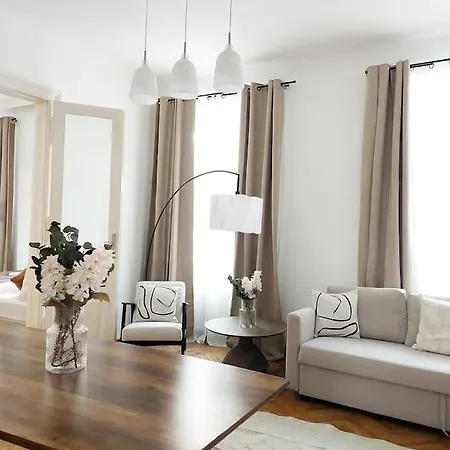 Big Garden Apartment, 10 Minutes To U4 And U6