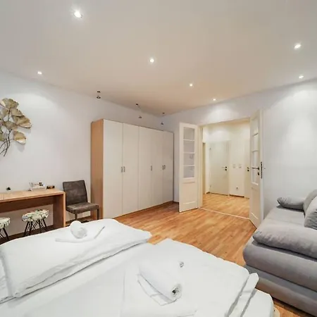 City Belvedere Apartment