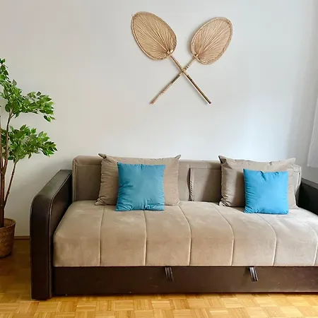 Spacious Flat Near Akh And Metro Apartment