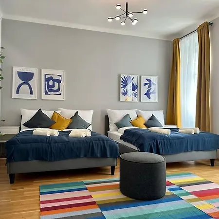 Very Spacious Apartment With A Wintergarden And Terrace, 1 Minute To Tram Station