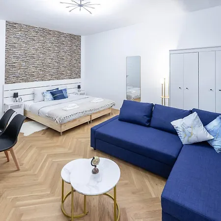 Deluxe Retreat Near Praeter Park And City Centre