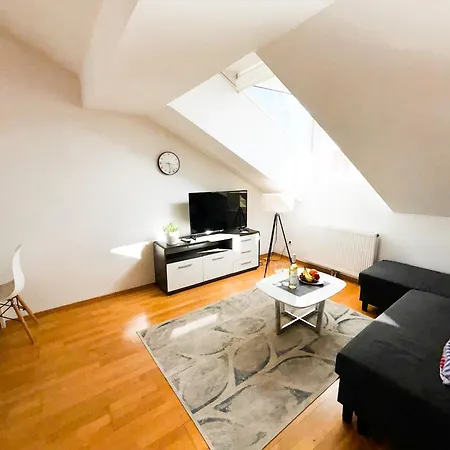 Sonniges Apartment Mit Terrasse, 15Min Ins Zentrum