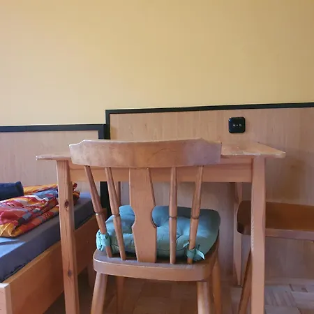 Affordable Central Rooms, 10-Min To Lugner City