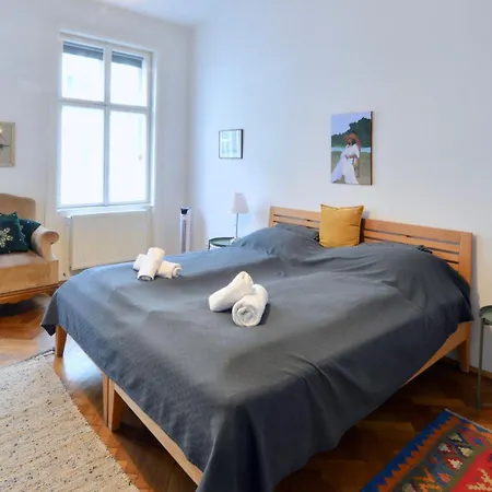 Central & Charming Viennese Flat