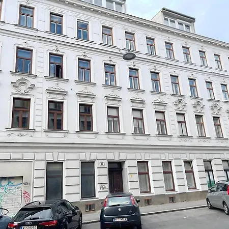 Helle Erdgeschosswohnung, Nahe Zentrum Und Schoenbrunn