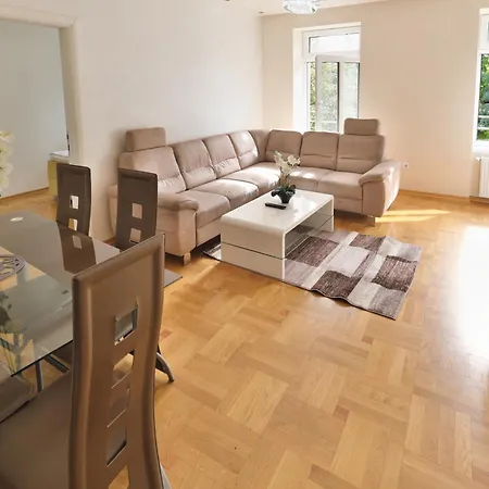 Schoenbrunn Apartments