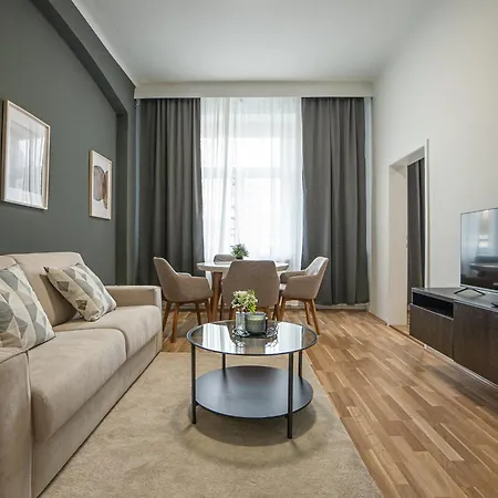 Cozy 1-Br Apartment With A King Bed In A Calm Area