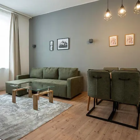 Homely 40M Apt, King-Size Bed, Next To Downtown