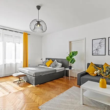Zentrale Wohnung Fuer 12 Gaeste - 4 Schlafzimmer