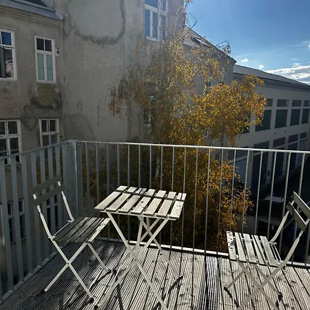 Altbaujuwel Mit Terrasse, Top 14