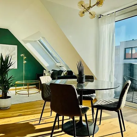 Sunny Terrace Penthouse With Ac - Self Check-In Apartment