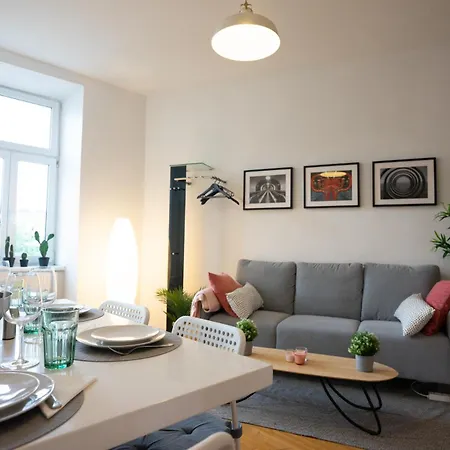 Modern 3 Bedroom Apartment In City Center