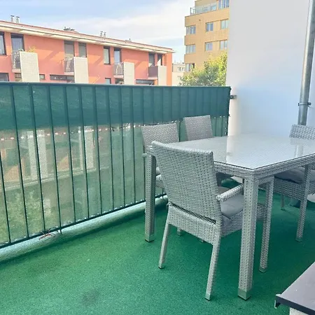 115 M2 Maisonette With Free Parking
