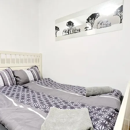 Cozy Rooms In Lugner City Area