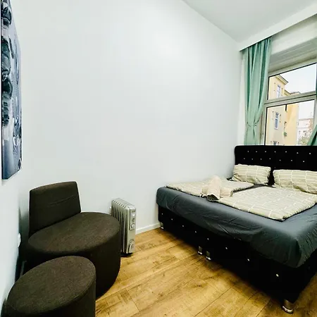 Cozy 9Br Shared Apartment, Only 12Min Walk To Augarten