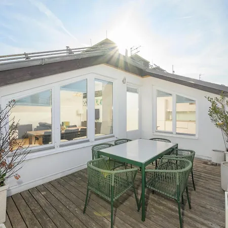 Vienna Rooftop Haven 120M, 3Br, Terrace, City Views!