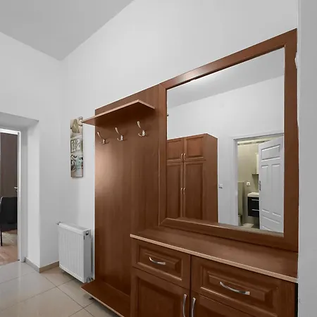Charming One-Bedroom Apartment Near Millennium