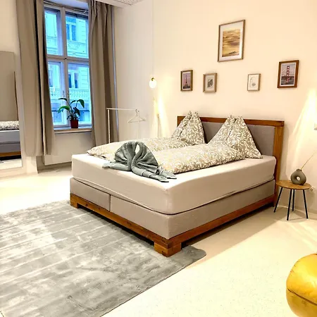 Central Vienna Apartment 140 M2
