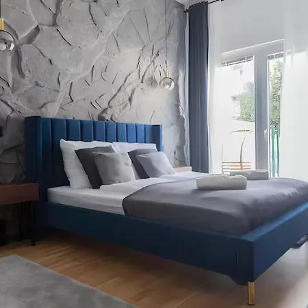 Fast Wifi - 3 Min Walk To Metro - On-Site Parking For 19,90 Eur Apartment