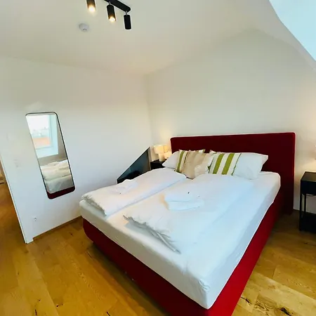 Orestaliving - Penthouse With Designer Renovation