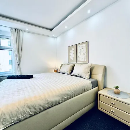 Bright Stay, 7Br Shared Apt Only 13Min To Belvedere Palace