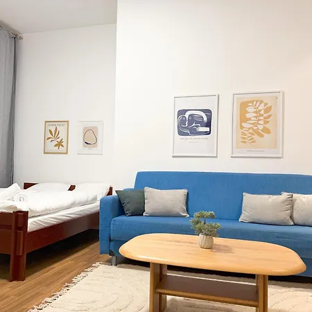 Free Parking & 2 Bedrooms