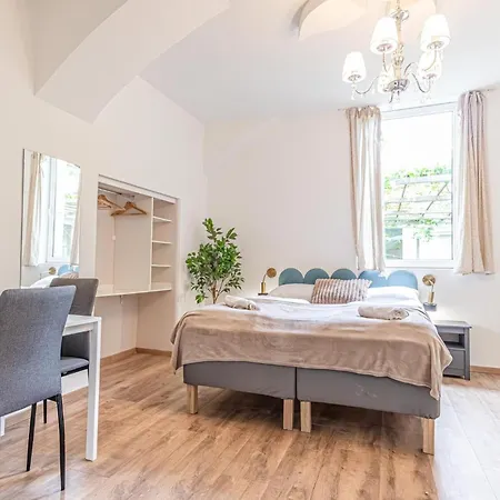 Beautiful Studio Apartment With Great Location