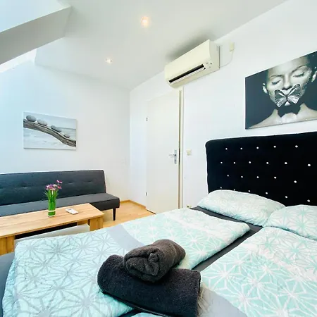 Comfy Central 4-Bedroom Shared Apartment With Two Levels