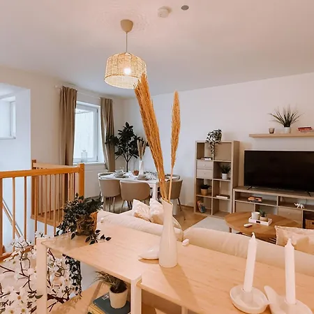 90Qm, 3 Bedrooms, Near Schoenbrunn, Balcony - Axara Housing