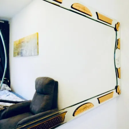 Beautiful 2Br And 1Lr Apartment 10 Minutes To St Stephens