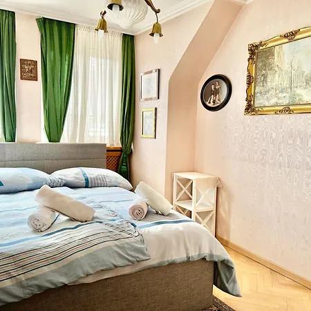 Spacious Penthouse With Stephen Cathedral View