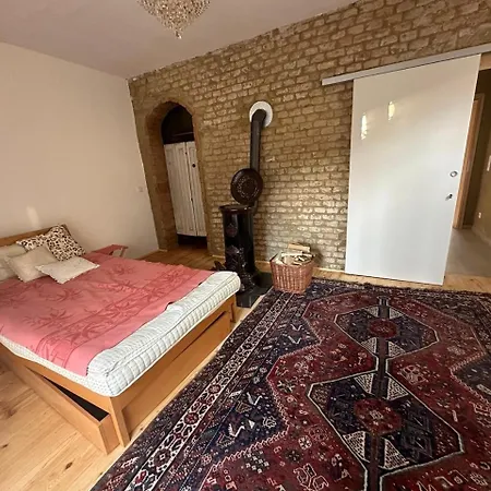 Apartamento Living Unit With Garden Access
