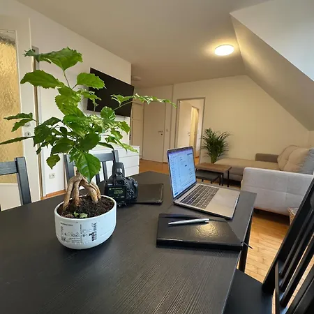 Top Floor Apartment Near Palace Schoenbrunn