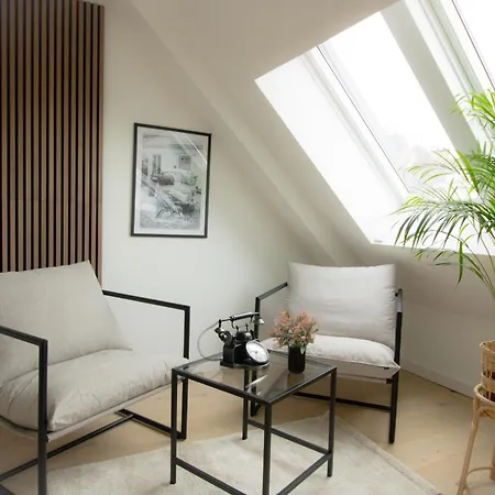 Central, Stylish And Modern L Jos24