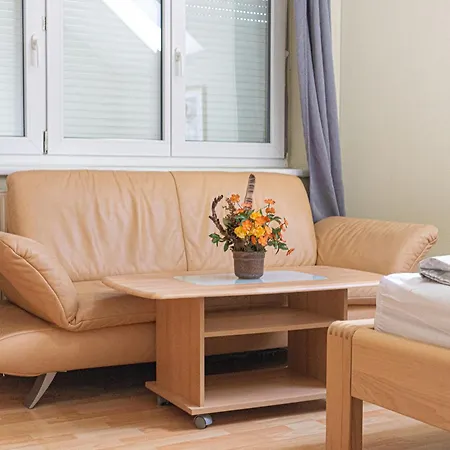 Exquisite Rooms In Shared Villa With Garden & Parking