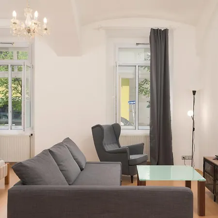 Cozy 1Bd Apartment In Historic Central Vienna Building