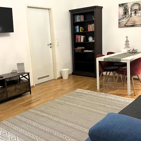 Ruhige Stadtwohnung Mit Balkon