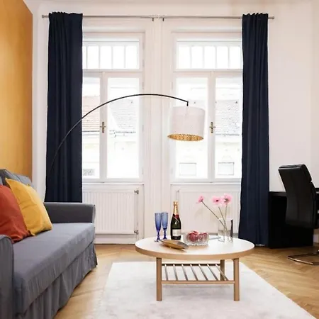 Bright & Calm Apartment With Free Parking