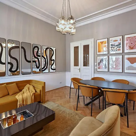 Diplomatic District Apartment, 6 Stops To Center