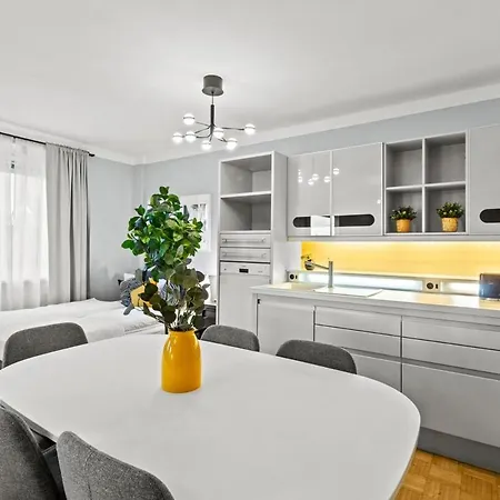 Great Public Transport I 80Sqm I Loggia With A View Apartment