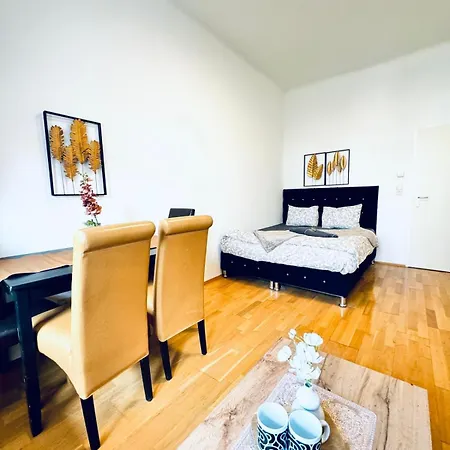 Comfy Rooms In A Shared Apartment, Only 17Min Walk To Schoenbrunn