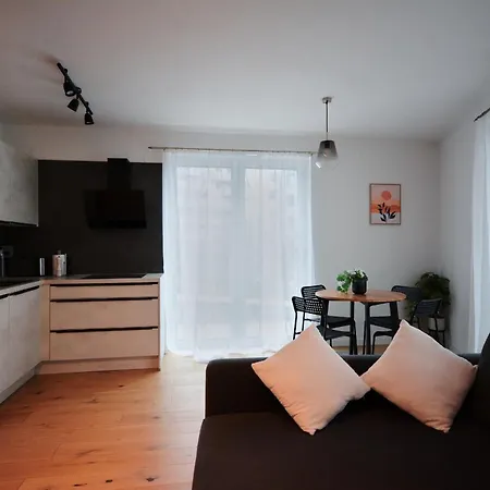 Bella'S Appartment - Beautiful, Modern And Next To Metro