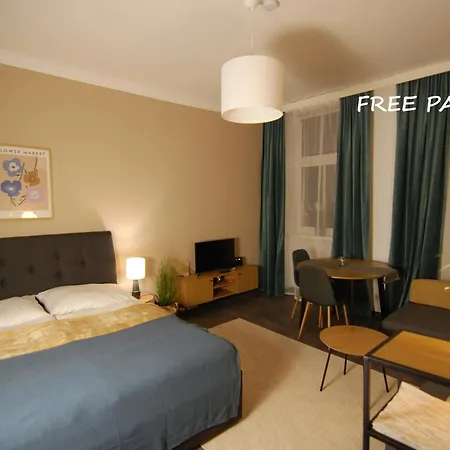 Cozy, Small, New With Free Parking
