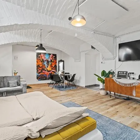 Ferienwohnung 6 Minutes To S-Bahn I Souterrain Loft I Wifi