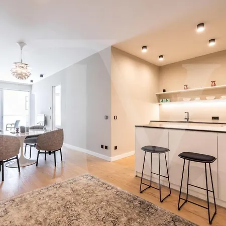 Luxurious Apartment In Heart Of Citycheckhostprofile